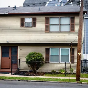 Great 2 Bedroom Condo,free Parking,easy Commute. Irvington